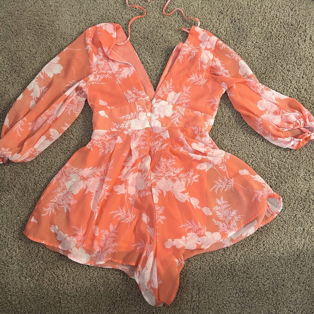(41)New Francesca’s Parker V-Neck Spring/Summer Coral Floral Romper